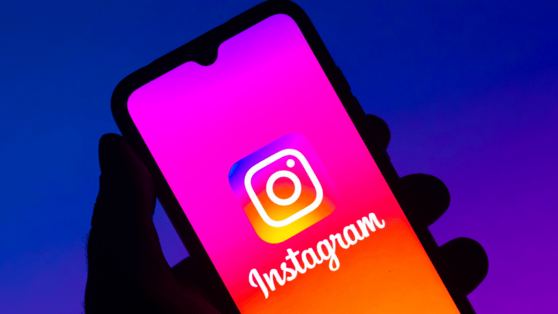 Instagram pilots background editing tool and in-stream ordering